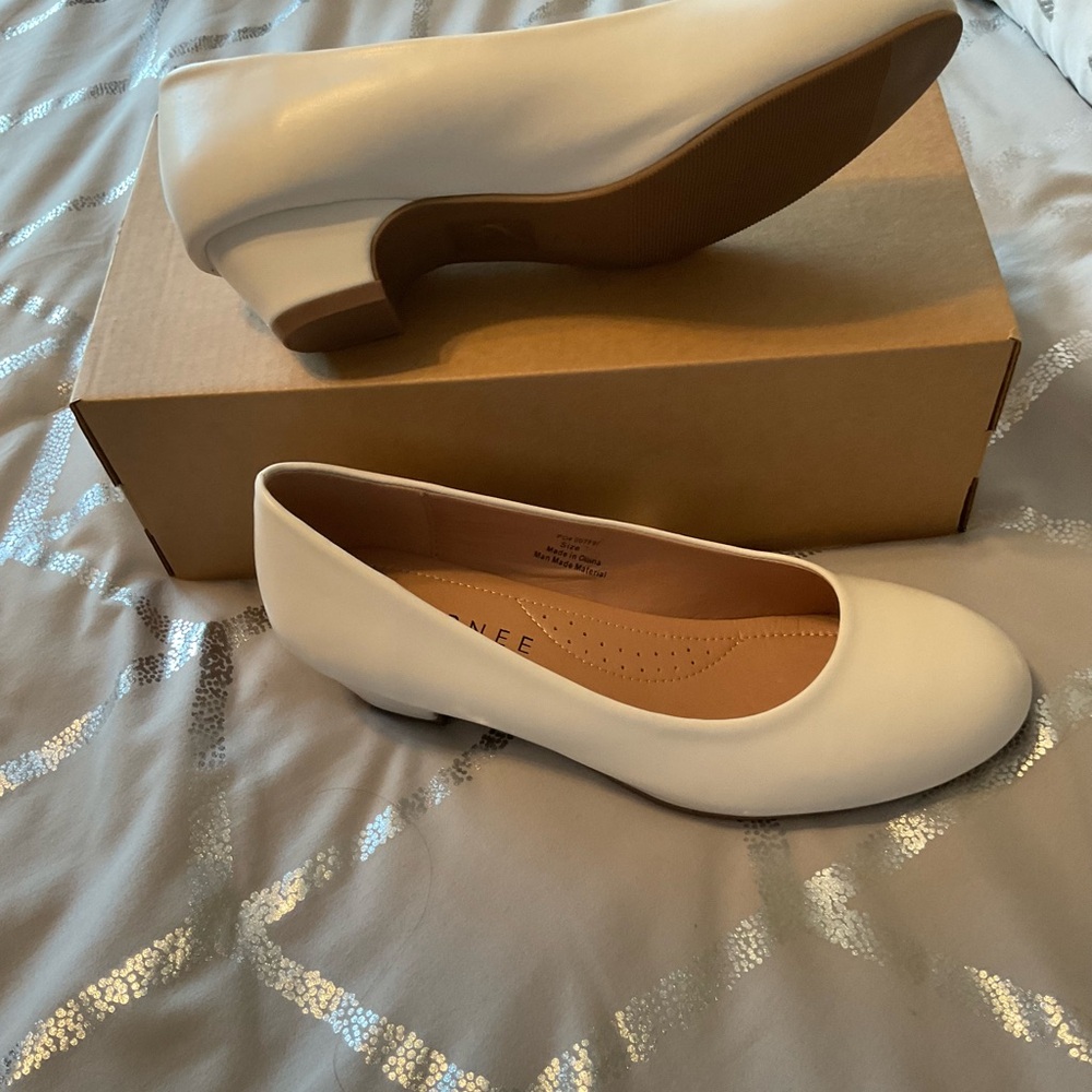 White pumps sz 7 W